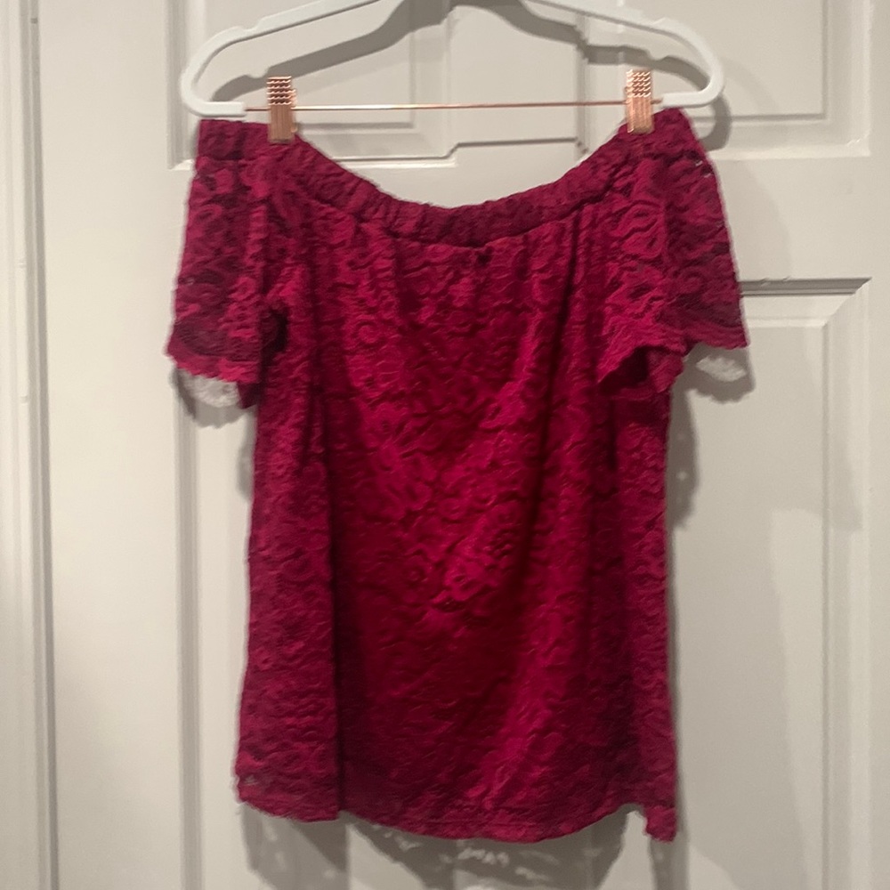 Off the shoulder red lace shirt. NWT. size large
